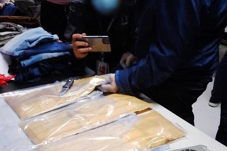 菲律宾海关局从美国旅客行李内搜出2000万菲币可卡因
