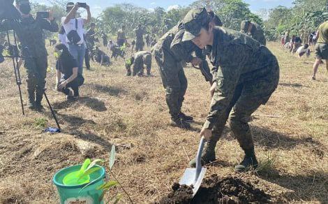 菲律宾军方启动两年内种植百万棵树计划