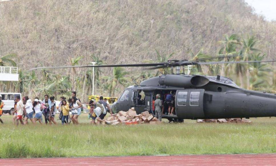 菲律宾国防部长宣布，菲律宾将以超过6.2亿美元购买32架新的黑鹰直升机