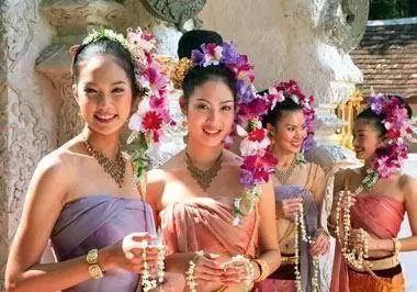 柬埔寨公主和女演员比赛着给国王生孩子