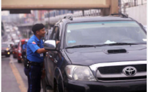 菲首都区交警雨季期间将重点逮捕超速车辆