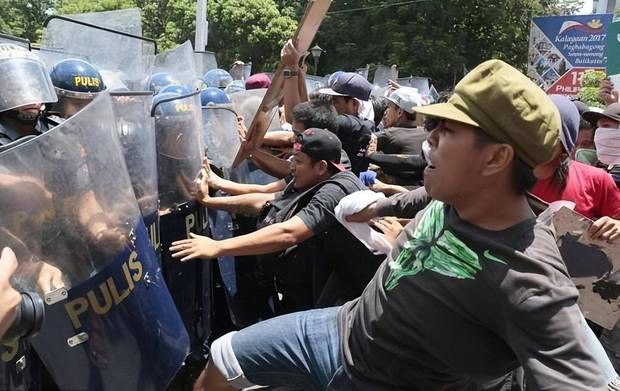 “美军离开”！菲律宾爆发反美游行，特朗普：美已到生死存亡关头