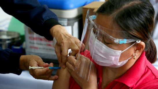 菲律宾政府定下四个接种目标 额外采购2000万辉瑞疫苗