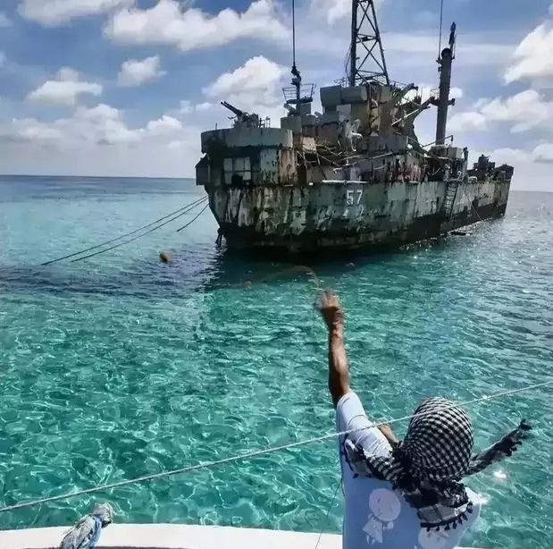 菲律宾修复仁爱礁破船美国表示愿意帮助