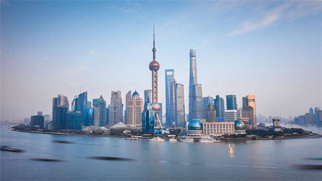 上海市十六届人大常委会第13次会议召开，这两部法规表决通过