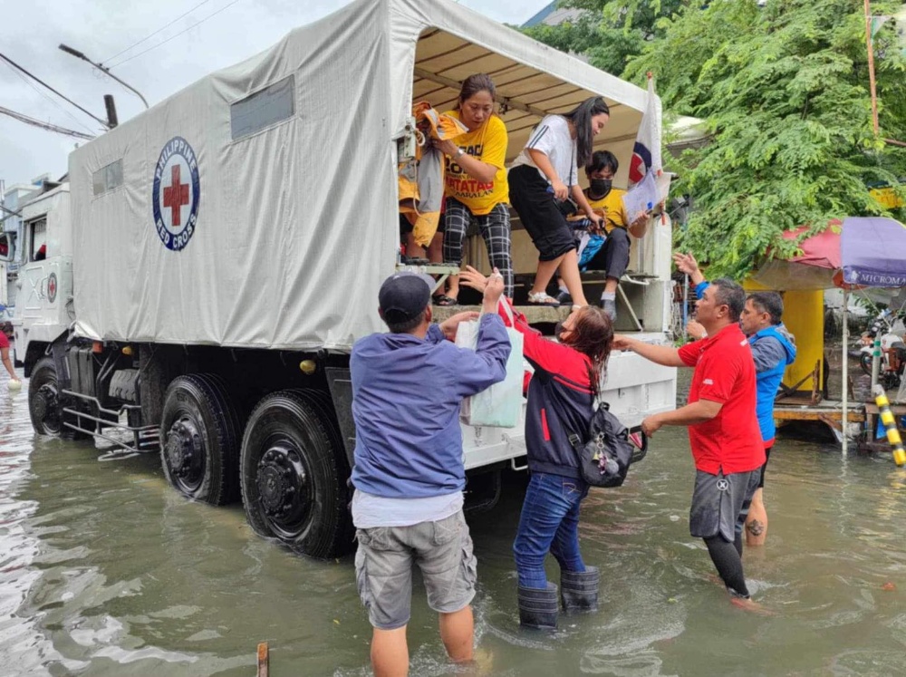 6小时下了一个月的雨 菲律宾多地洪涝灾害