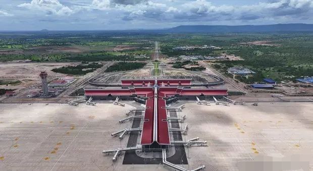 柬埔寨暹粒吴哥国际机场正式通航